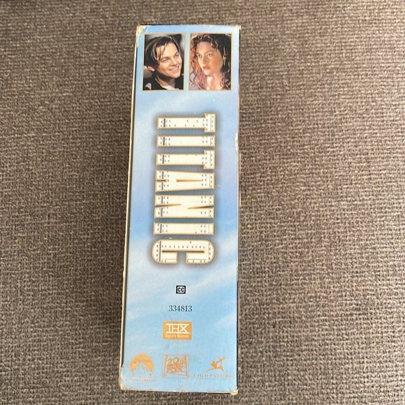 5/$25 Titanic VHS Movie Paramount James Cameron DiCaprio Winslet Academy Award - Picture 3 of 8